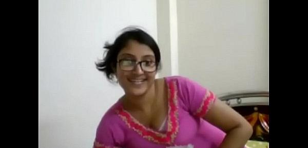  PAKISTANI GIRL WEB PLAYING FOR FUN